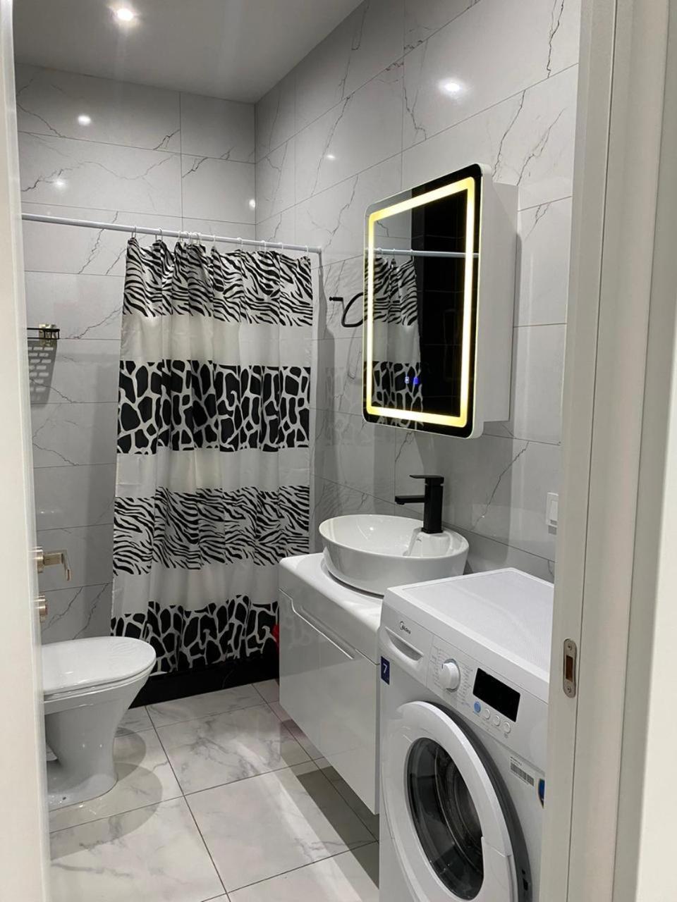 Apartment - "Exclusive" Тбилиси Экстерьер фото